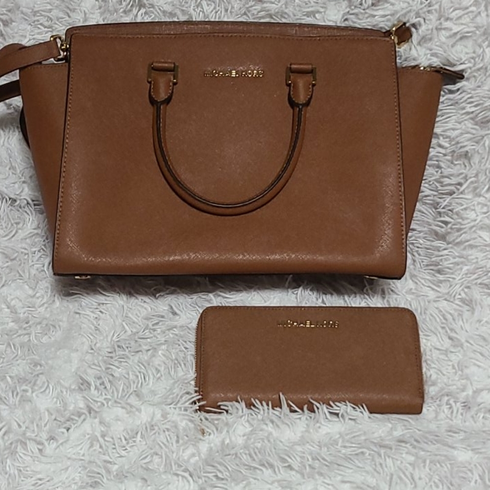 Michael kors bag and wallet set